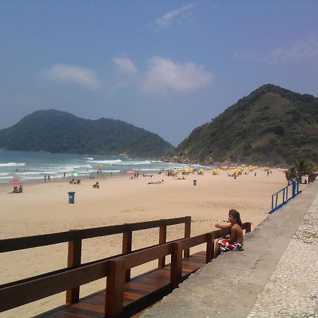 Lindo Apto Com Piscina A 150M Da Praia Do Tombo Guarujá Zewnętrze zdjęcie